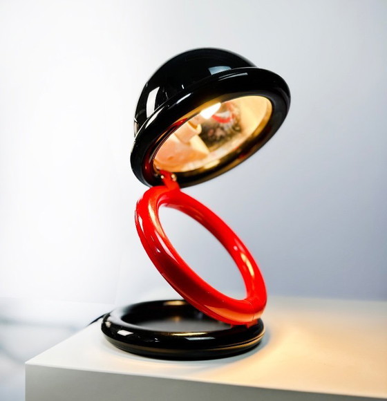 Image 1 of Pop-up bureaulamp uit de jaren 80 – Zwart & Rood Retro Magie