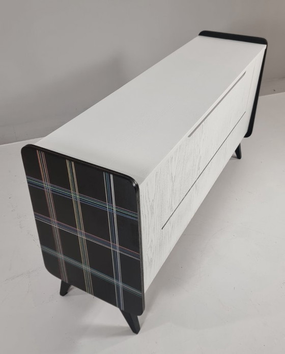 Image 1 of Vintage commode van essenhout, jaren 70