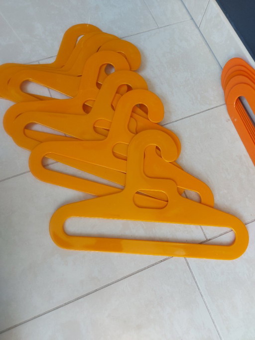 31 Ingo Maurer Clothes Hangers – kapstokken, Plastic (photo 2 of 5)