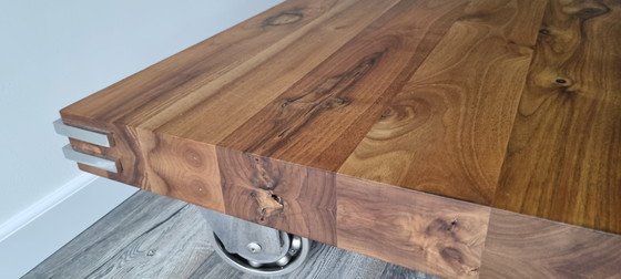 Image 1 of Design Couchtisch Nussbaum