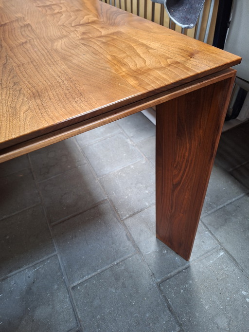 Table de salle à manger scandinave en noyer