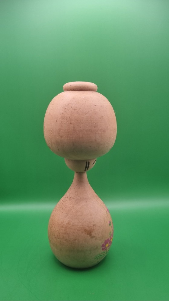 Elegante Kokeshi di Okura Koninobu – Oggetti decorativi, Legno (photo 2 of 6)