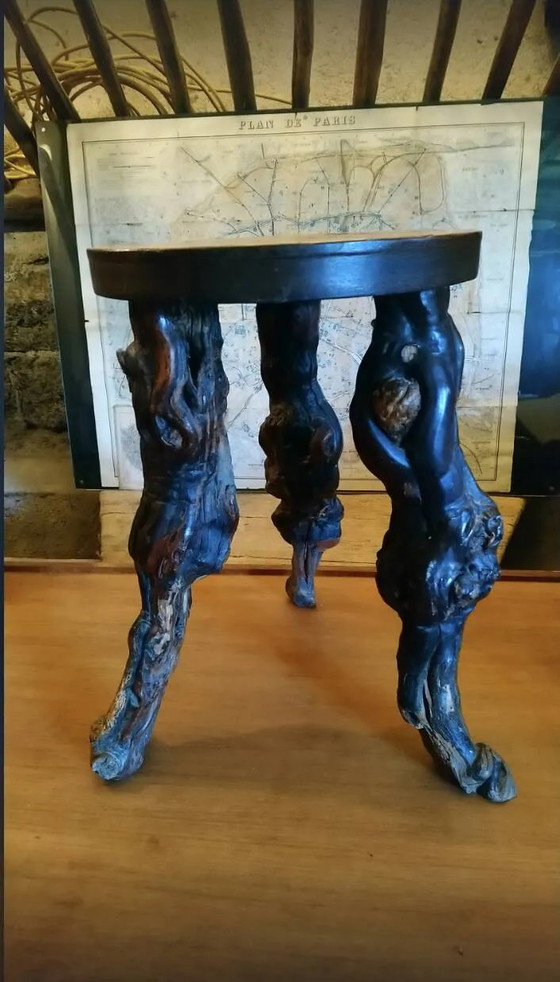 Sgabello brutalista a treppiede realizzato con ceppi di vite. – Sgabelli, Wood (photo 16 of 17)