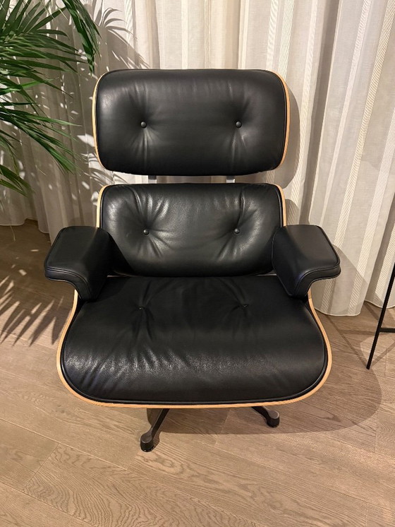 Image 1 of Vitra Eames Lounge Chair met Ottoman