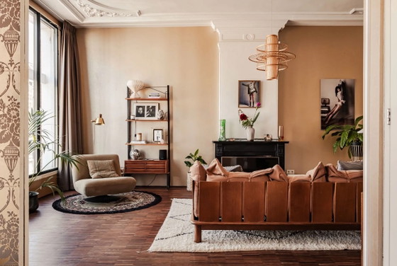 Seltenes Mid Century Design Sofa mit Daunenfedern und Wildlederbezug, Stoff, Holz, Beige (Foto 2 von 13)