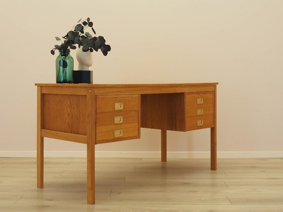 Image 1 of Escritorio de fresno, diseño danés, década de 1970, fabricado en Dinamarca.