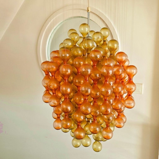 Vintage hanglamp uit de jaren 70 in de stijl van Verner Panton, met een futuristische uitstraling.