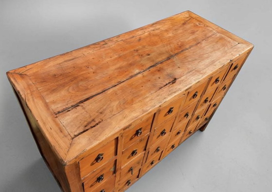 Alte chinesische Kommode / Apothekerschrank, Maße 123x55cm und 91cm hoch. – Kommoden, Metal, Wood (photo 4 of 5)