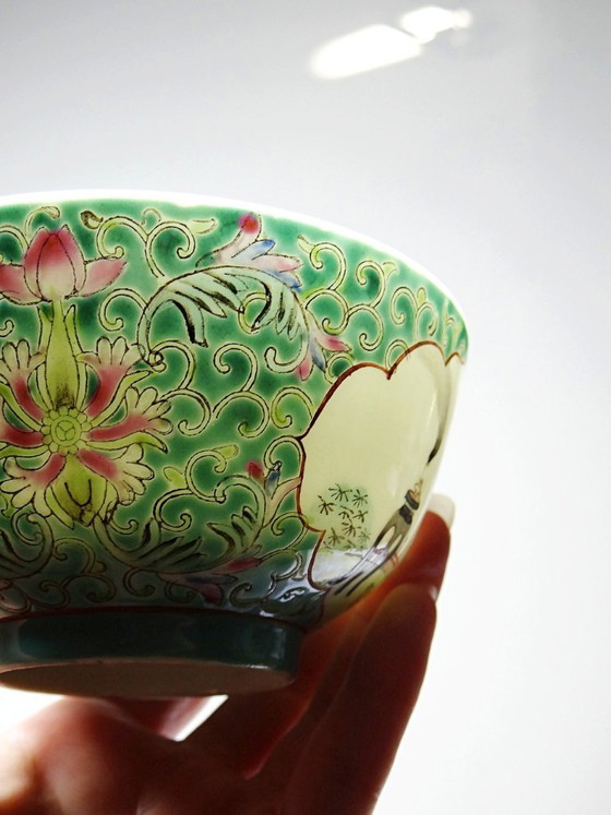 Image 1 of Jingdezhen famille rose fine porcelain Chinese bowl, decorated with ladies, 1960s