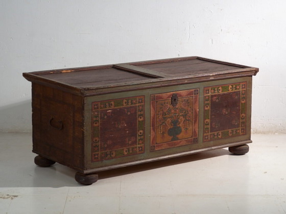 Coffre de dot polychrome ancien en pin – Europe Centrale, circa 1850 – Armoires de rangement, Iron (photo 2 of 40)