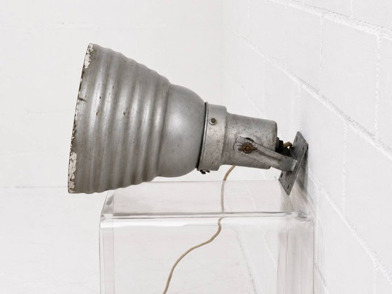 Image 1 of Industriële wand- of plafondspot van aluminium, jaren 1950-1960.