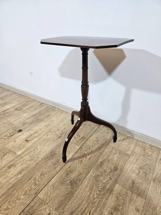 Image 1 of Antiker achteckiger Beistelltisch aus Mahagoni mit Dreibeingestell, klassisch, 19. Jahrhundert