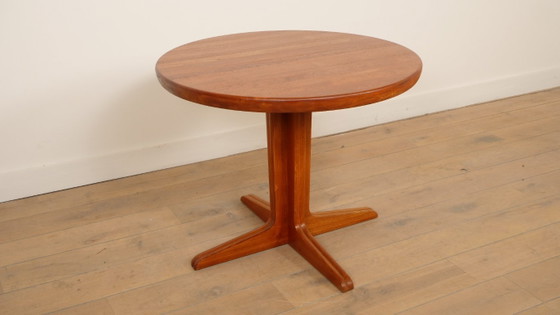 Image 1 of Compact vintage round dining table | extendable | 90 cm - 130 cm