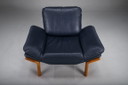 Poltrona danese in teak e pelle blu navy di Komfort, anni '70