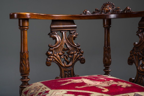 Image 1 of Italienische Eckstühle im Stil der Renaissance des 19. Jahrhunderts aus geschnitztem Nussbaumholz, 2er-Set