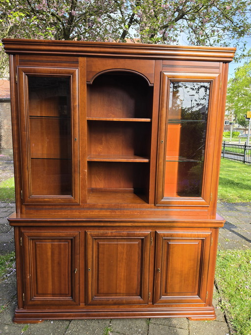 Vetrina espositiva classico-moderna in buone condizioni.