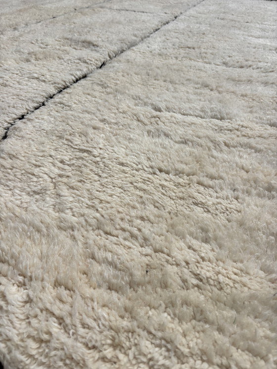 Image 1 of Marokkaanse Mrirt Witte Wollen Vloerkleed 260x350 cm - Berber Marokkaans Modern Tapijt