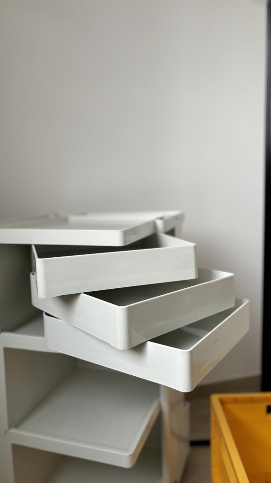 Joe Colombo Bobby B33 storage trolley Bieffeplast, Storage cabinet, Plastic, White (photo 4 of 8)
