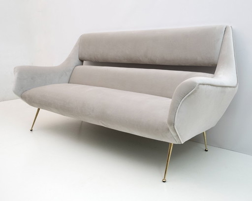 Gigi Radice Mid-Century Modern italienisches Samtsofa für Minotti, 1950er Jahre