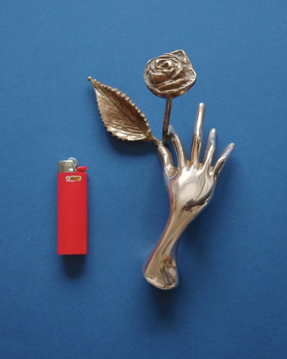 Image 1 of Escultura de mano de bronce con flor, Yves Lohé (firmada)