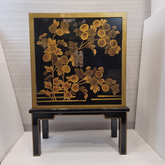Image 1 of Cabinet “Crisantemos”, Laca Urushi-E, Periodo Showa, S. Xx - Japón