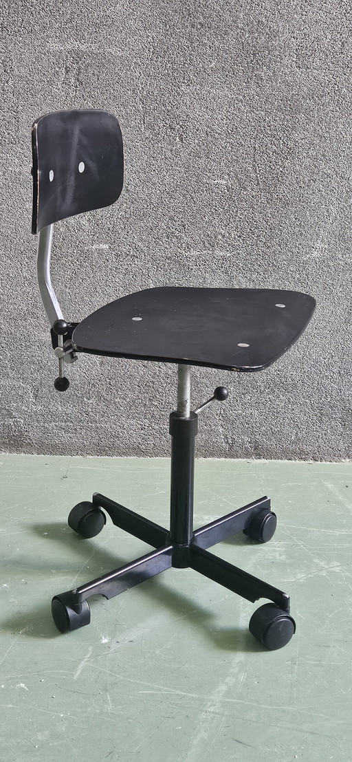 Chaise de bureau vintage danoise Modèle Kevi Design Jorgen Rasmussen