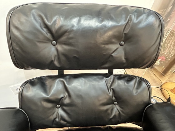 Image 1 of Een paar Eames loungestoelen