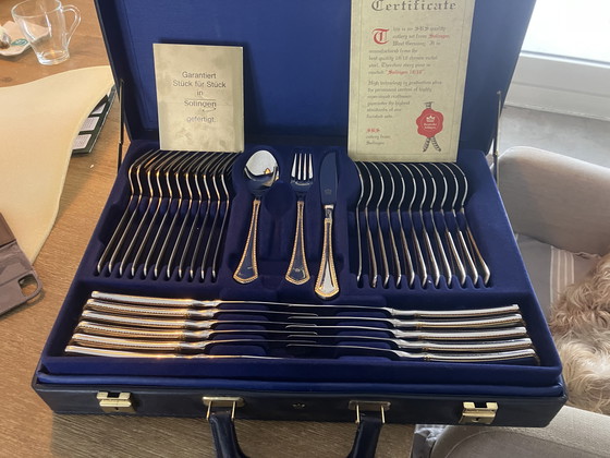 Image 1 of Cubiertos con filo dorado