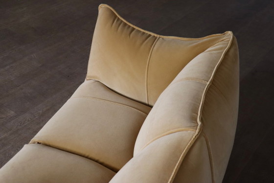 Le Bambole sofa in velvet By Mario Bellini For B&B Italia, 1970s, 2 seaters, Beige, Vintage (photo 7 of 17)