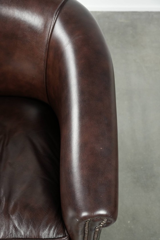 Image 1 of Club-Sessel aus dunklem Kuhfell mit zeitlosem und stilvollem Design im englischen Stil