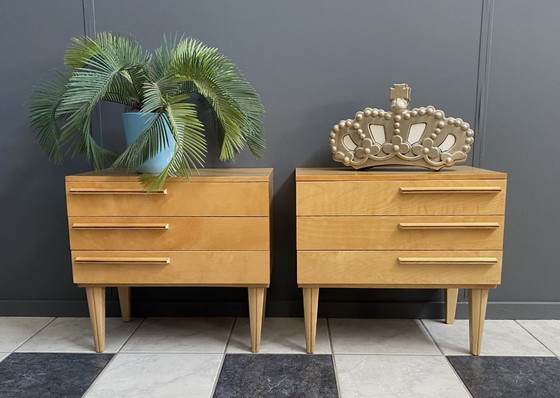 Image 1 of Ensemble de 2 tables de chevet en bois blond des années 1960