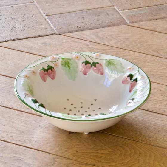 Image 1 of Cofanetto vintage in terracotta raffigurante fragole selvatiche