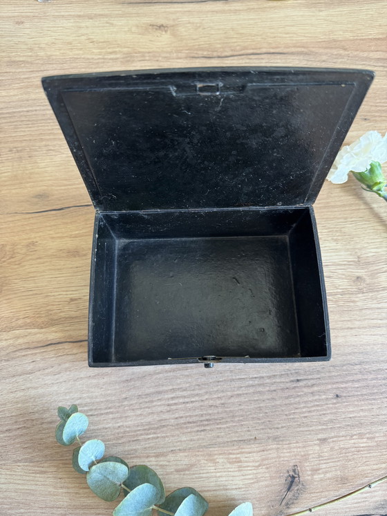 Image 1 of Vintage cake tin