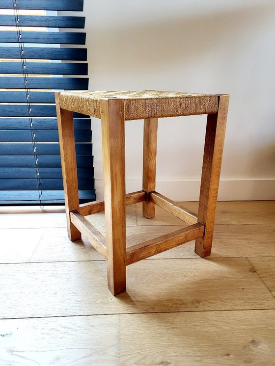 Image 1 of Vintage houten krukje met geweven zitting, landelijke stijl, jaren 1970