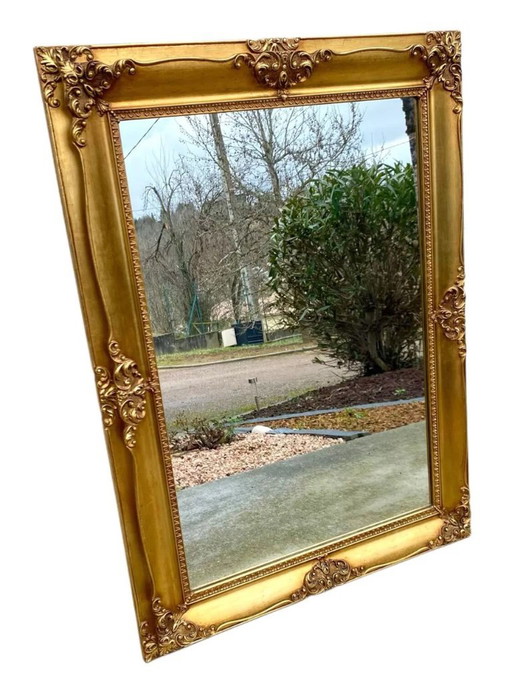 Beveled mirror in gilded wood