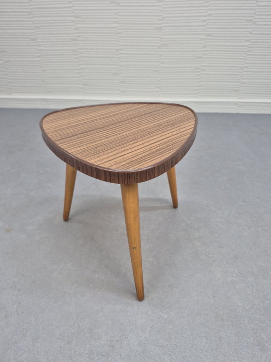 Vintage Plant Table with Formica Wood-Look Top. – Plastic (photo 4 of 6)