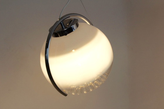 Lampada a sospensione in cromo e vetro satinato di A.V. Mazzega, Lampade a sospensione (foto 5 di 9)