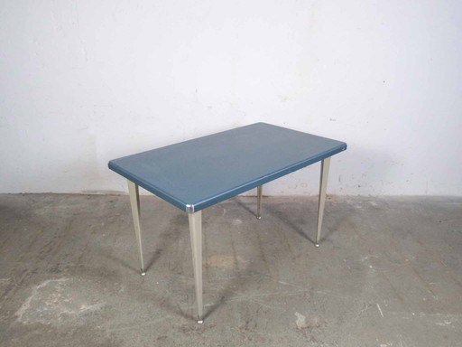 Vintage eettafel, jaren 60, mid-century stijl.