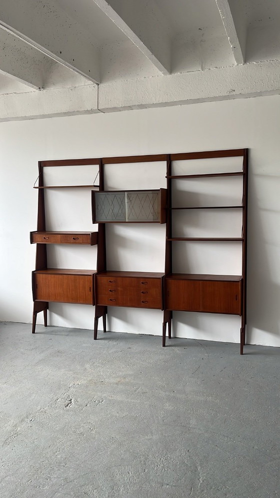 Image 1 of Librería modular escandinava «Panto», Noruega, década de 1960, teca de mediados de siglo.