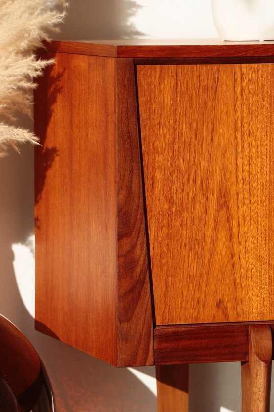 Image 1 of Elliotts of Newbury Teak Dressoir – Mid-Century Design