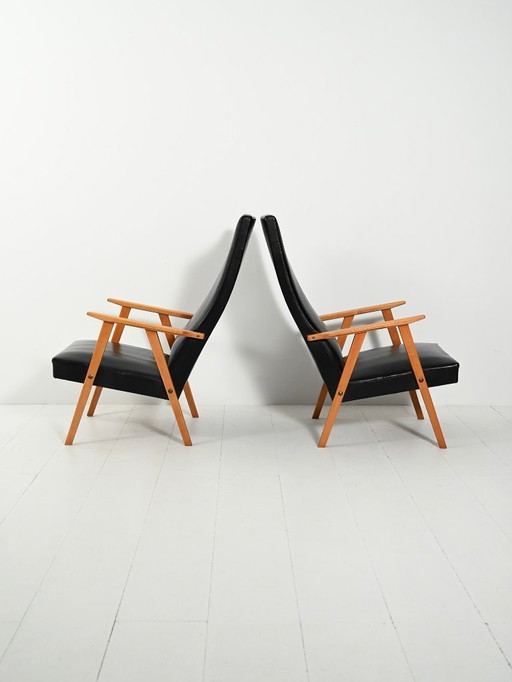 Coppia di poltrone scandinave con schienale alto in similpelle degli anni '50-'60