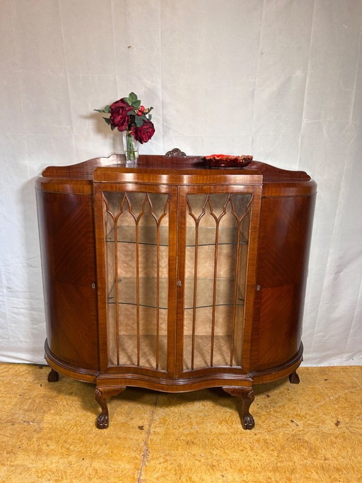 Late Victorian / Early Edwardian Display Cabinet (1880–1900) A truly charming late Victorian to early Edwardian display cabinet