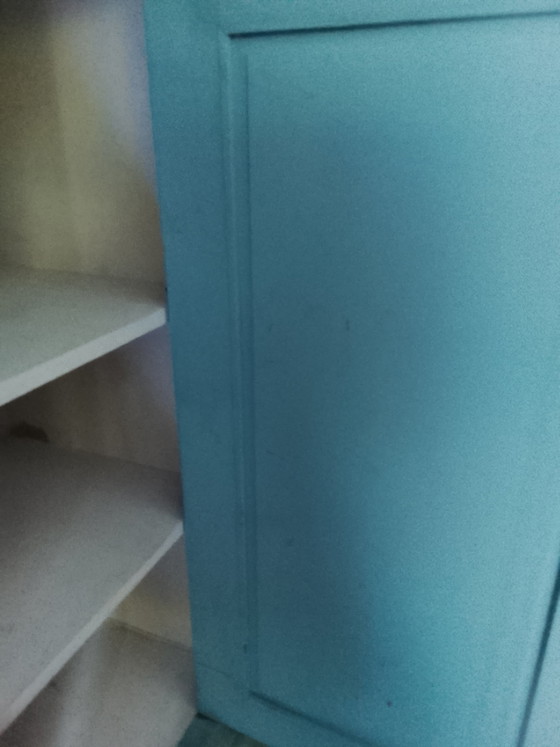 Image 1 of Massief houten landelijke vitrinekast / dressoir – grijsgroen