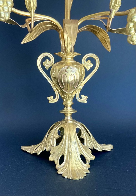 Image 1 of Candélabre ecclésiastique français ancien à motifs de raisins et de blé, 5 lumières, 49 cm