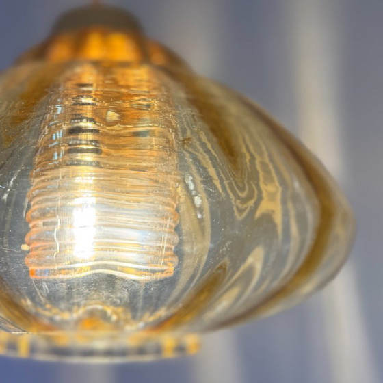 Image 1 of Vintage hanglamp met amberkleurige glazen kap