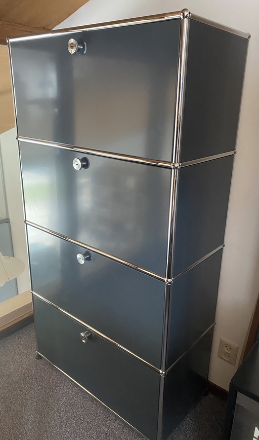 Armario modular USM Haller con puertas batientes color antracita