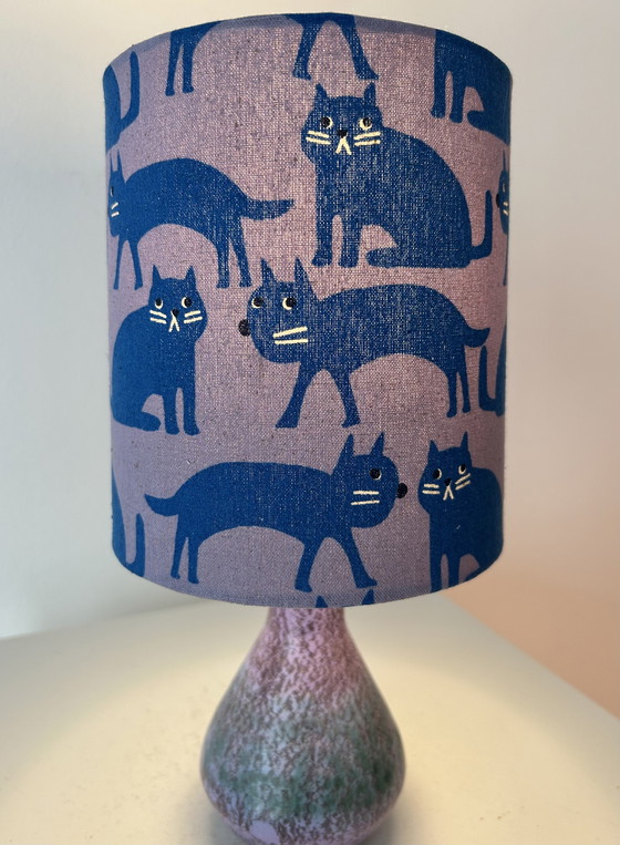 Image 1 of Bijzondere kleine tafellamp, gemaakt van gerecycled keramiek uit een atelier uit de jaren 70.