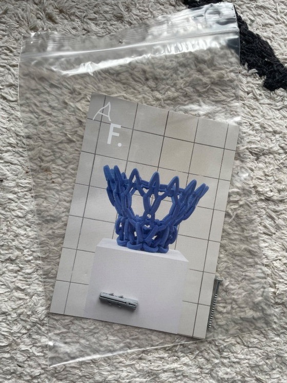 Image 1 of Gravity man van Atelier Fig