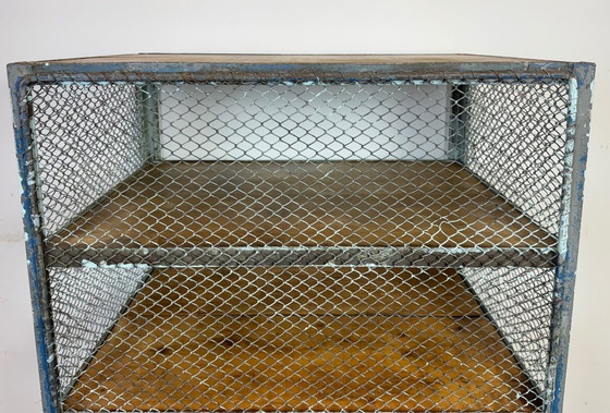 Image 1 of Estantería industrial verde, década de 1960