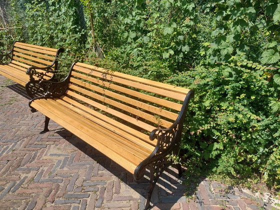 Image 1 of Klassieke gietijzeren tuinbanken met eiken latten